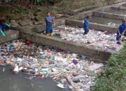 DPU Balikpapan Bersihkan Drainase Jalan Ahmad Yani untuk Cegah Banjir