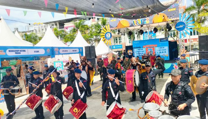 Marching Band Sakunta Brimob Kaltim Tampil Spektakuler di Livin Fest Balikpapan