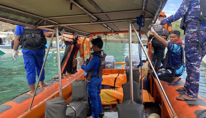 Polda NTT Konfirmasi Penemuan Satu Jenazah di Bangkai KM Putri Sakinah