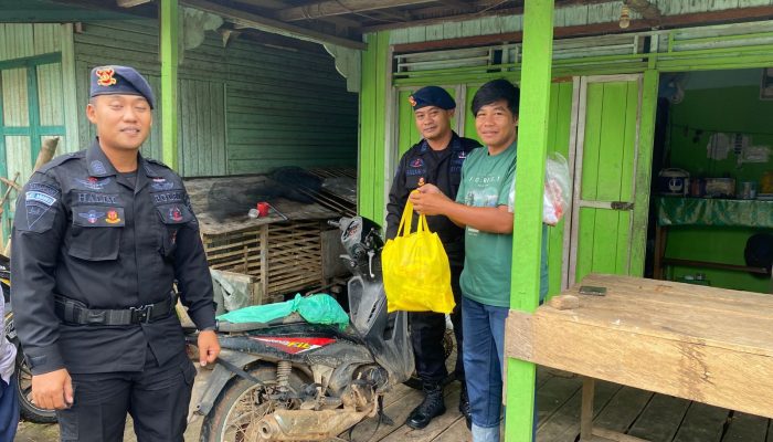 Sentuhan Kepedulian di Tanah Grogot, Brimob Paser Salurkan Bantuan Sembako Jumat Berkah