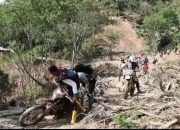 Kembali Salurkan Bantuan ke Kampung Yang Terisolir di Kecamatan Bintang, Kapolres Aceh Tengah Terobos Medan Ekstrem