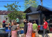 Brimob Polda Sumut Salurkan Air Bersih untuk Warga Desa Sibuluan Nauli Pascabencana
