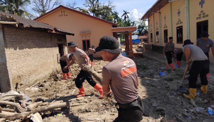 Brimob Percepat Pemulihan Batang Toru, Rumah Warga Dibersihkan dan Fasilitas Ibadah Dibangun Kembali