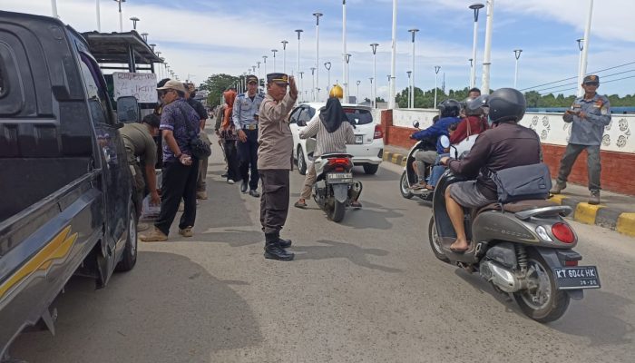 Penertiban Gabungan Tramtibum Balikpapan Timur, Aktivitas Pasar di Jembatan Manggar Ditertibkan