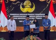 Pemkot Balikpapan Serahkan SK Pensiun dan THT ASN, Wakil Wali Kota: Purna Tugas Bukan Akhir Pengabdian