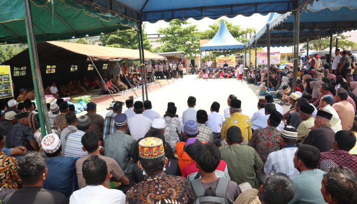 Kapolda Aceh Serahkan 300 Kasur dan Dana Tunggu Hunian untuk Korban Banjir Bandang di Ketambe