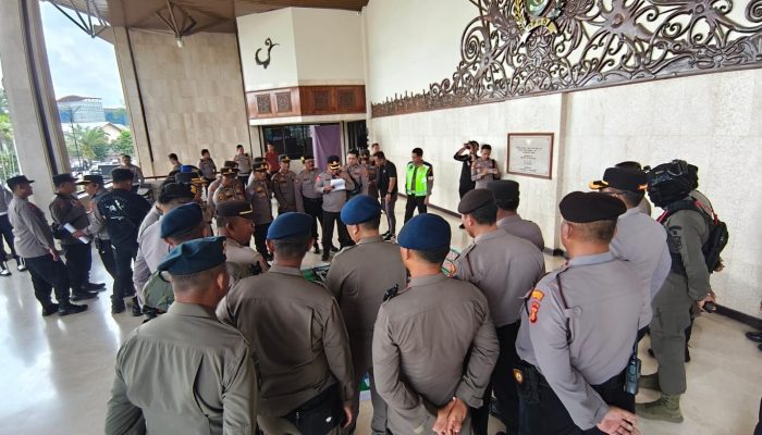 Kawal Aspirasi Rakyat, Batalyon B Pelopor Brimob Kaltim Amankan Aksi Aliansi GERAM di DPRD Kaltim