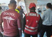 Brimob Bantu Evakuasi Korban Terjepit Akibat Kapal Feri Miring di Pelabuhan Semayang