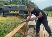 Brimob Polda Kaltim Lakukan Revitalisasi Jembatan di Penajam Paser Utara