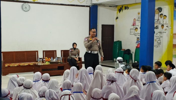 Polantas Menyapa: Ditlantas Polda Kaltim Tanamkan Keselamatan Lalu Lintas Sejak Dini di SDIT Al-Auliya Balikpapan