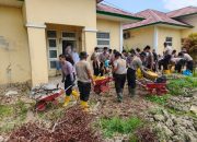 Peduli Kesehatan Warga, Brimob Kaltim Bersihkan Puskesmas Babah Buloh di Aceh Utara