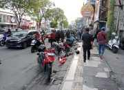 Mobil Tabrak Motor Parkir di Jalan Sudirman Balikpapan, Satu Orang Alami Luka Ringan