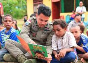 Belajar Sambil Bermain, Personel Ops Damai Cartenz 2026 Hadirkan Keceriaan di Taman Baca Koya Tengah