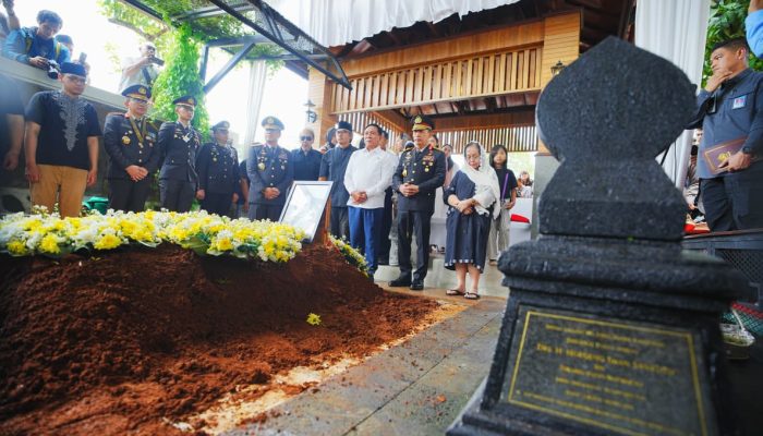 Hadiri Pemakaman, Kapolri: Pesan Eyang Meri Jadi Inspirasi dan Semangat Keluarga Besar Polri