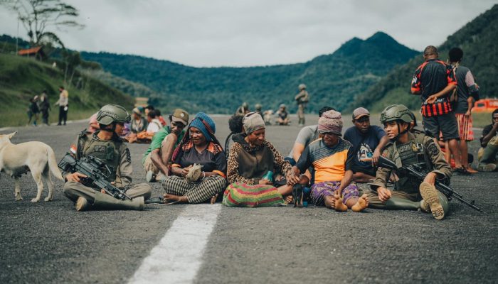 Amankan Aktivitas Ekonomi Warga, Satgas Ops Damai Cartenz-2026 Hadirkan Rasa Aman di Kiwirok