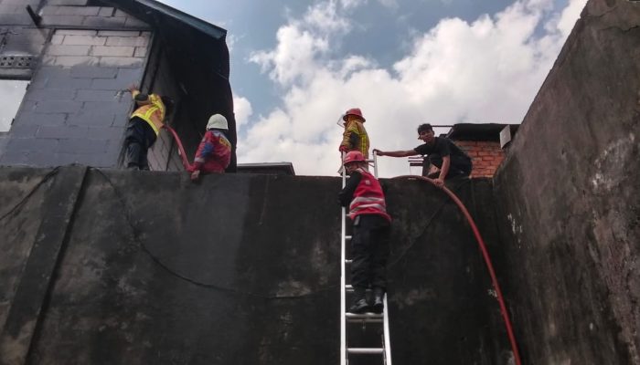 Kebakaran di Baru Ilir, Satu Rumah Rusak Parah dalam Waktu Singkat