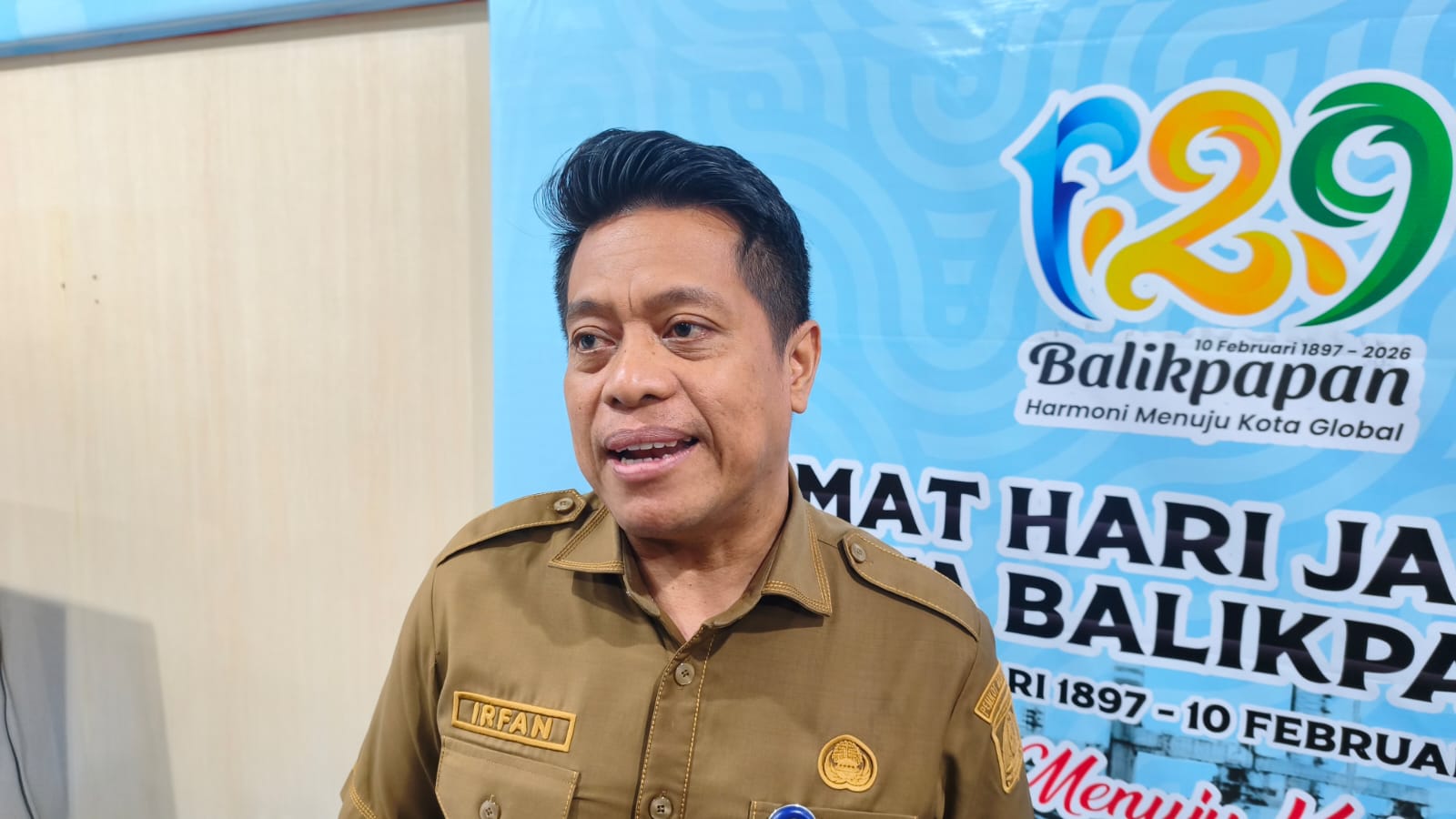 Kepala Disdikbud Balikpapan Irfan Taufik memberikan keterangan terkait penghentian program makanan bergizi gratis