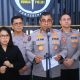 Kadivhumas Polri Johnny Eddizon Isir memberikan keterangan pers terkait pengungkapan sindikat phishing internasional
