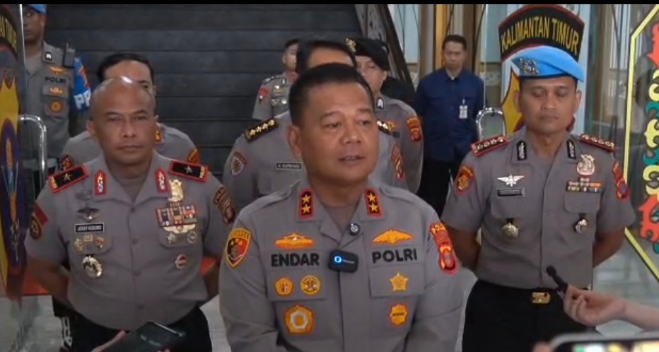 Kapolda Kaltim Irjen Pol Endar Priantoro memberikan keterangan terkait video viral di Polresta Balikpapan