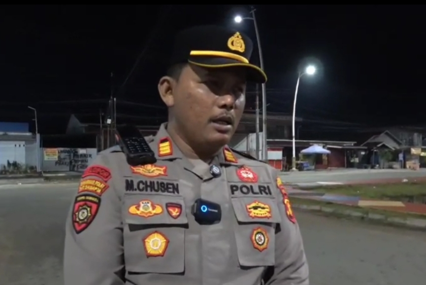 Kapolsek Balikpapan Timur AKP M Chusen memberikan keterangan terkait keributan di Pantai Nusantara