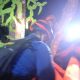 Tim SAR mengevakuasi korban di hutan saat operasi pencarian helikopter hilang kontak di Sekadau