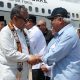 Pimpinan MPR RI berjabat tangan dengan Kepala Otorita IKN saat kunjungan kerja di Bandara Internasional Nusantara