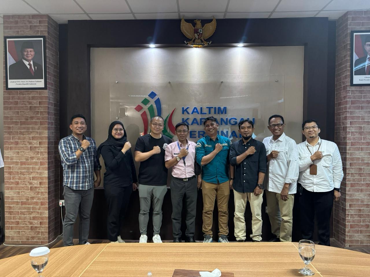 Kunjungan investor Tiongkok ke PT Kaltim Kariangau Terminal Balikpapan bersama manajemen dan pemerintah daerah