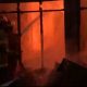 Petugas pemadam kebakaran memadamkan rumah mewah yang terbakar di Graha Indah Balikpapan Utara