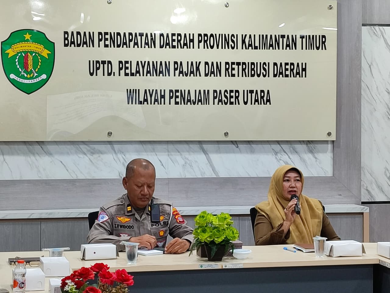 Rapat Satlantas Polres PPU bersama instansi terkait membahas penertiban pajak kendaraan bermotor 2026 di Kantor Samsat PPU