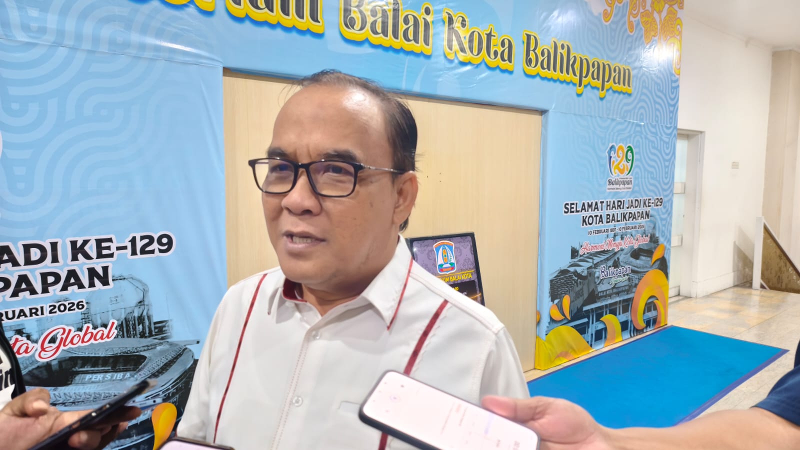 Wakil Wali Kota Balikpapan Bagus Susetyo memberikan keterangan kepada wartawan terkait disiplin ASN di Balikpapan.