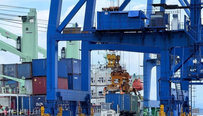 KKT Tambah Side Loader, Distribusi Logistik Kian Efisien