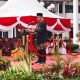 Wali Kota Balikpapan Rahmad Mas’ud memimpin upacara Hari Kebangkitan Nasional 2026 di Balai Kota Balikpapan mengenakan pakaian adat