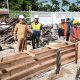 Wakil Wali Kota Balikpapan Bagus Susetyo meninjau progres pembangunan rumah jabatan di Jalan Ars Muhammad bersama jajaran pemerintah dan pelaksana proyek.