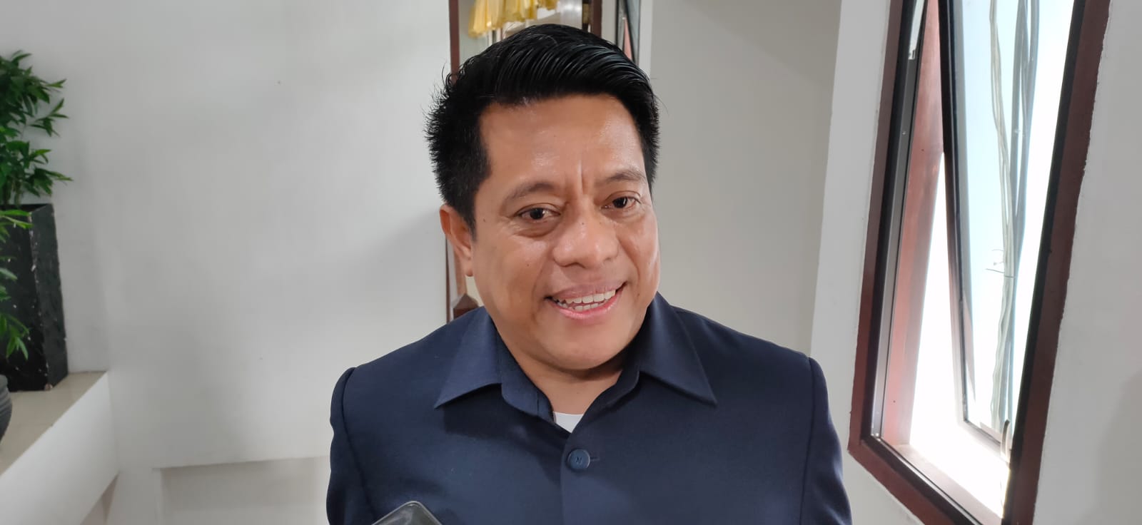 Kepala Disdikbud Balikpapan Irfan Taufik menjelaskan distribusi seragam gratis siswa untuk tahun ajaran 2026/2027.