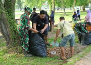 350 Peserta Gotong Royong Bersihkan Lapangan Merdeka Sambut HUT Kodam VI/Mulawarman