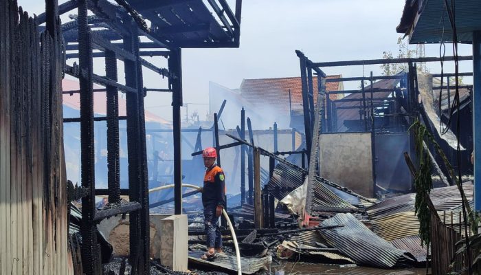 Kebakaran Gang Gunung Panjang, Damkar Kerahkan 10 Unit Armada