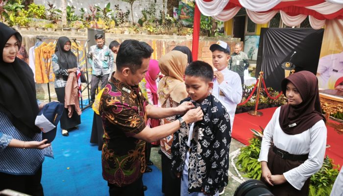 Balikpapan Bagikan 150 Ribu Stel Seragam Sekolah Gratis untuk Siswa Baru