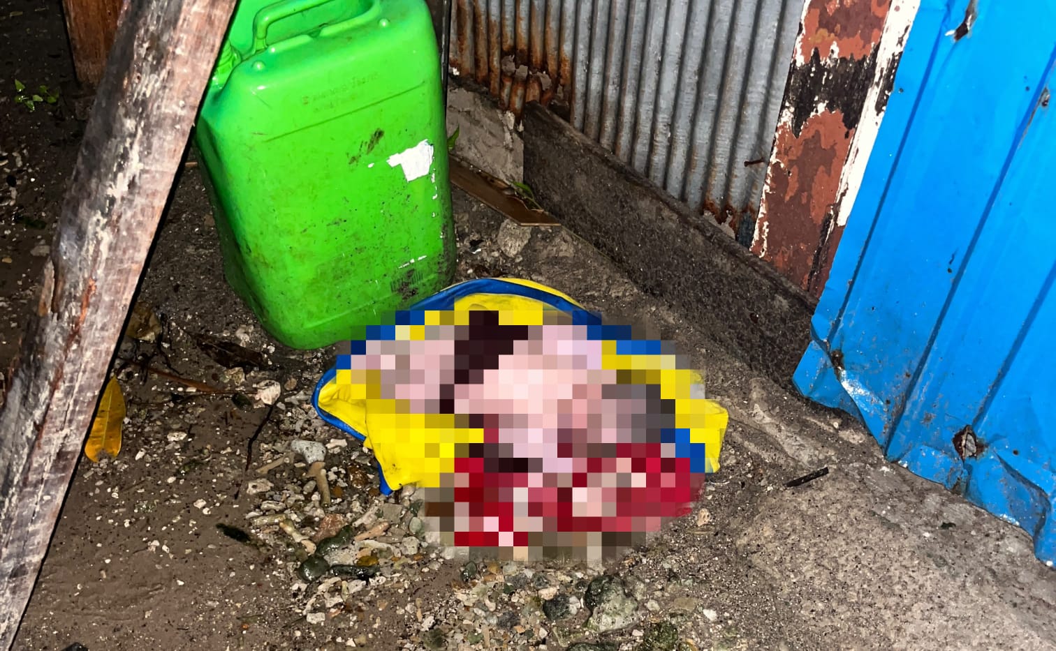 Bayi perempuan yang ditemukan terbungkus kain kuning di depan rumah warga di Gang Villa, Balikpapan Selatan.
