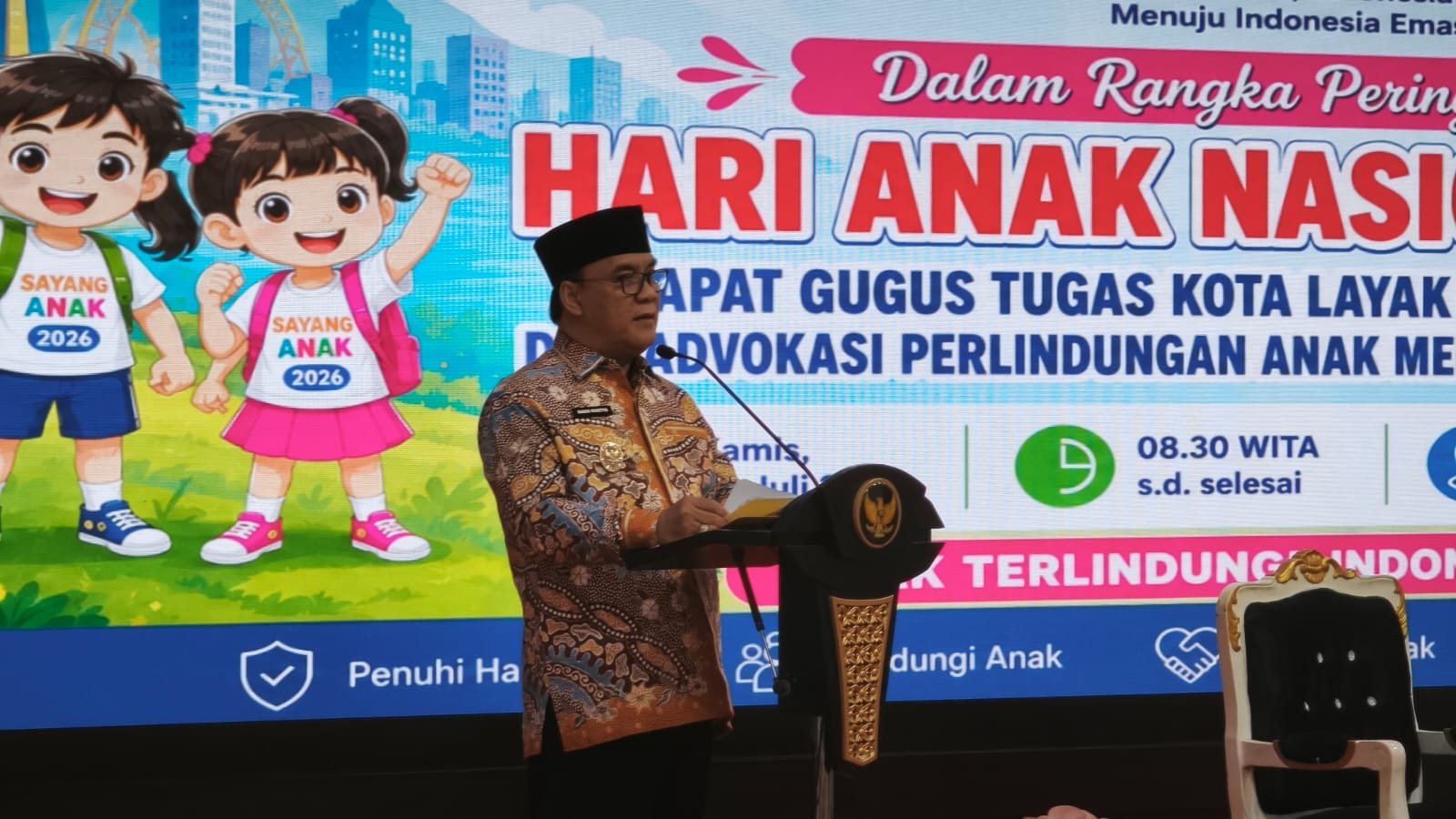 Wakil Wali Kota Balikpapan Bagus Susetyo menyampaikan sambutan pada peringatan Hari Anak Nasional 2026 dan Rapat Gugus Tugas Kota Layak Anak di Balai Kota Balikpapan.