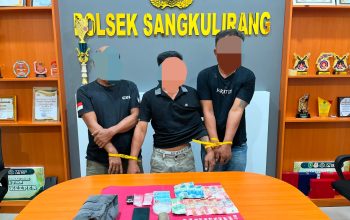 Tiga terduga pengedar sabu diamankan Polsek Sangkulirang dalam Operasi Antik Mahakam 2026 dengan barang bukti 23 paket sabu di Kutai Timur.