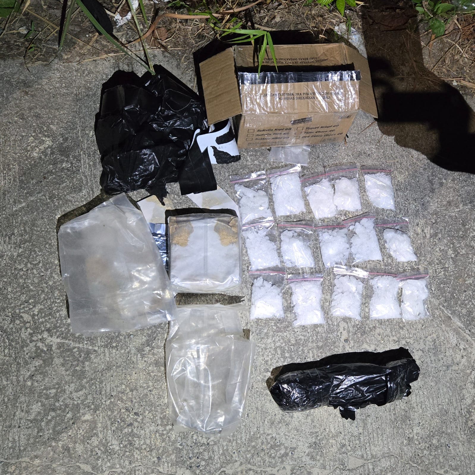 Barang bukti 1.796 gram sabu yang disita Ditresnarkoba Polda Kaltim dalam pengungkapan modus baru sindikat narkoba di Balikpapan.