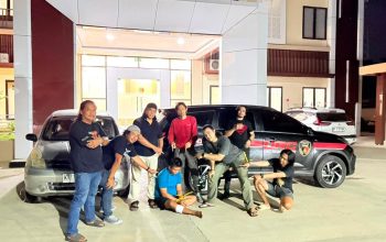 Petugas Satreskrim Polres Berau mengamankan pelaku pencurian mobil beserta barang bukti Nissan Grand Livina di Tanjung Redeb.