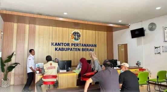 Suasana pelayanan di Kantor ATR/BPN Kabupaten Berau yang menangani proses sertifikasi aset daerah milik Pemerintah Kabupaten Berau.