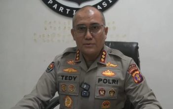 Kabid Humas Polda Kalimantan Timur Kombes Pol Tedy Sopandi memberikan keterangan terkait penyelidikan kematian Troy Pantouw.